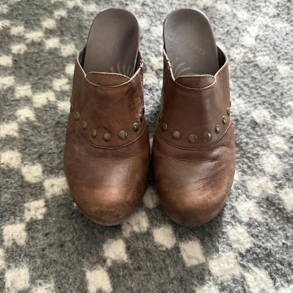 Dansko Shoes Womens Size 7.5 Brown Leather‎ Studded Clogs Slip On Heels Comfort - Picture 3 of 12